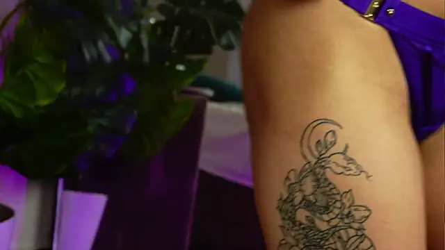 MiraBabeX's Live XXX Chat