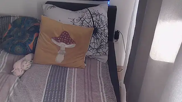 AlienforTwenty Chat XXX in diretta