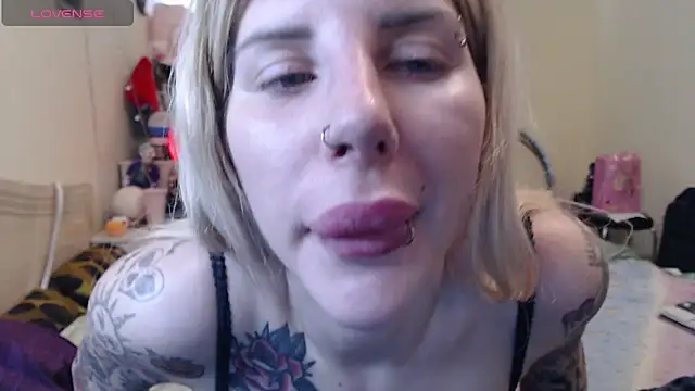 BLACKPeonyy Adlı Modelin Canlı XXX Sohbeti