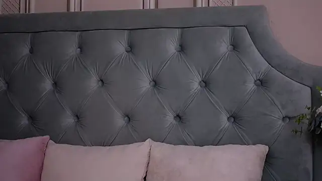 LucyAddisonのライブXXXチャット