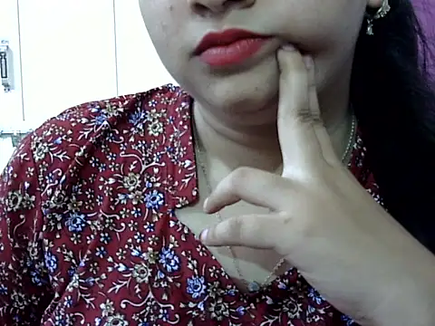 Chat +18 de Cute_Aliyaa ao vivo