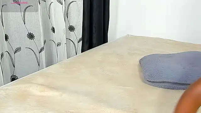 Chat XXX en directo de CREAMY_BUBBLEGUM