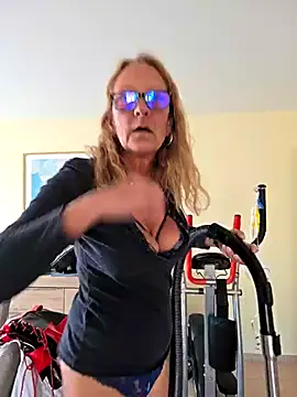 HotWifeLyn68 Webcam-Show