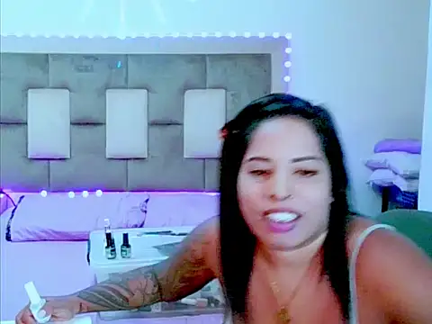 indiantopaz694u Adlı Modelin Canlı XXX Sohbeti