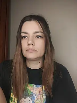 دردشة KrissSexi الجنسية المباشرة