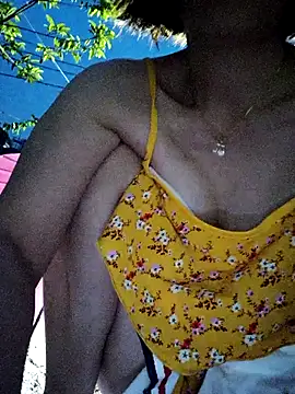 XXX chat uživo modela July-Asian