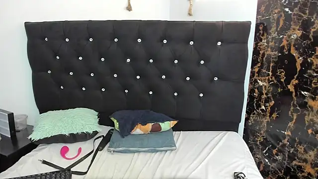 _1Noah_'s Live XXX Chat