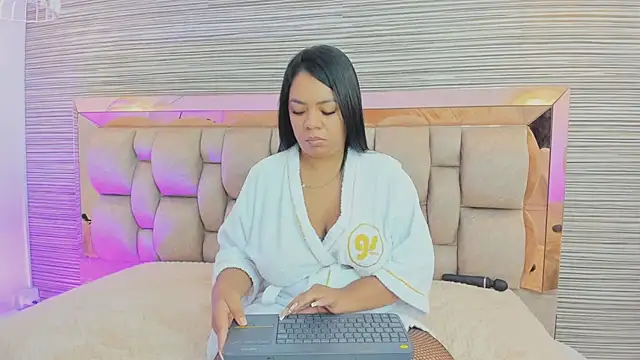 ashanti_shull: онлайн-секс-чат