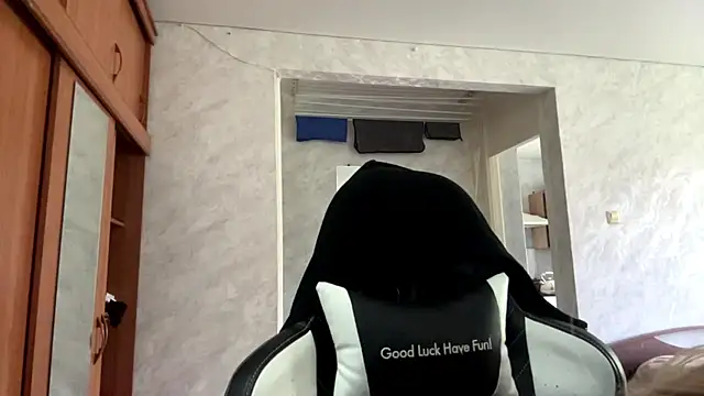 Show modela LeslySerna na web-kameri