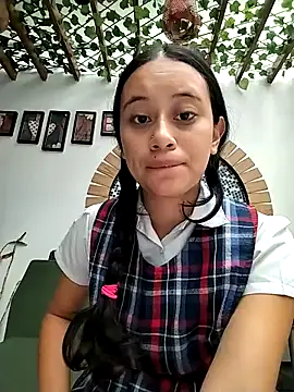 l0lita_emi 在線直播表演