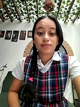 Pokazy przed kamerką – l0lita_emi