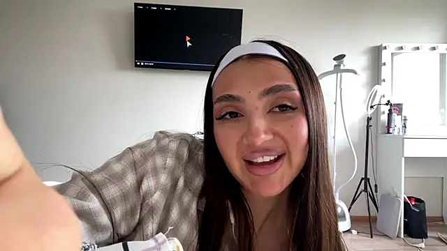 XXX chat uživo modela AlvinaMair