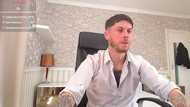 JonahShaw Adlı Modelin Canlı XXX Sohbeti