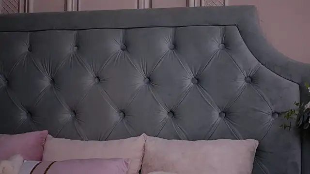 XXX chat uživo modela LucyAddison