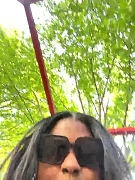 CarmenCash__: διαδικτυακό σόου στην κάμερα