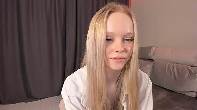 MadieTrajillon Webbikameraesitys