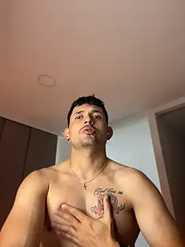 TroyeSavage Chat XXX in diretta