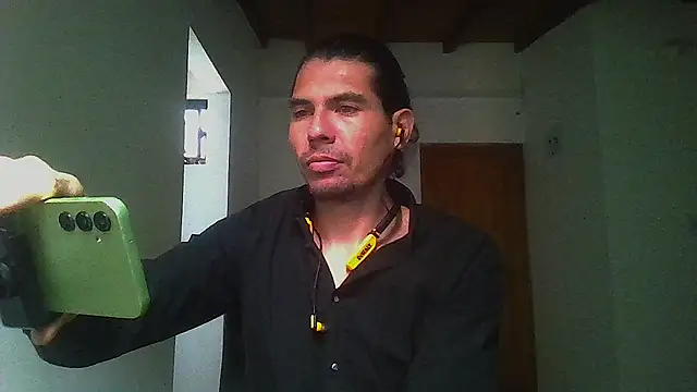 Show modela Manguerozotv na web-kameri