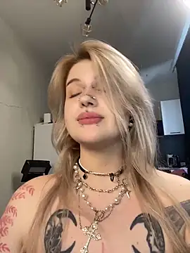 DriveThruCiri webkamerás műsora