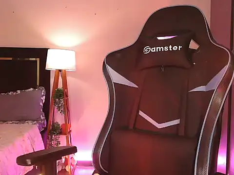 NaughtyUrus' Live XXX Chat