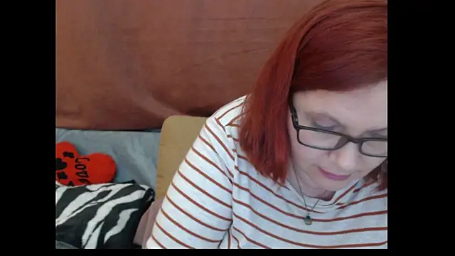 PlayfullMature's Live XXX Chat