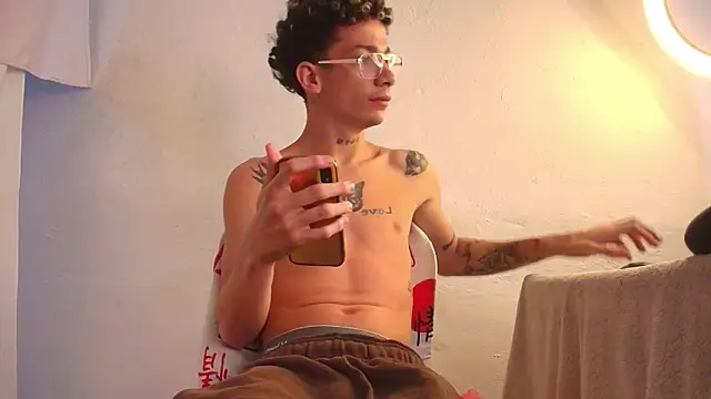 mateodeamjo's Webcam Show