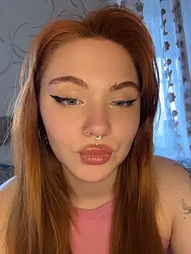 LunaMillie élő XXX-chatje