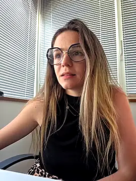 Chat +18 de lucie_mehott ao vivo