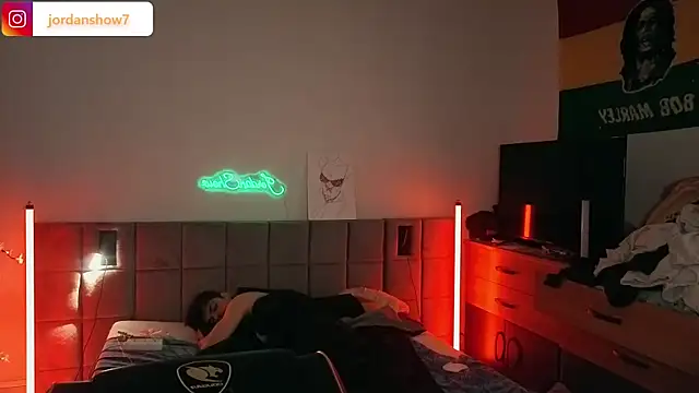 JordanShow: διαδικτυακό σόου στην κάμερα