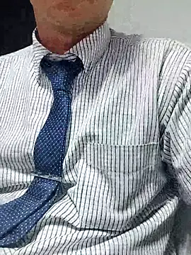 MrSecretSuit Show Webcam