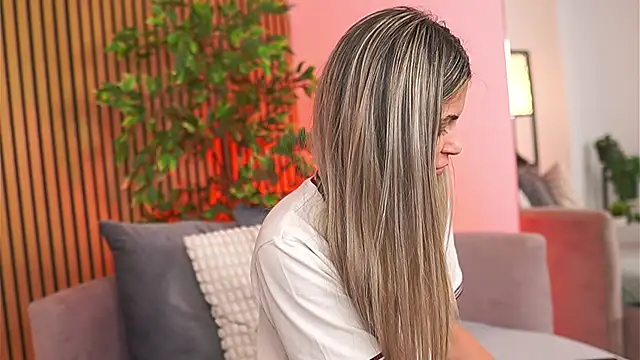 Avril_Cyrus Chat XXX in diretta