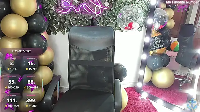 DestinyHills' Live XXX Chat