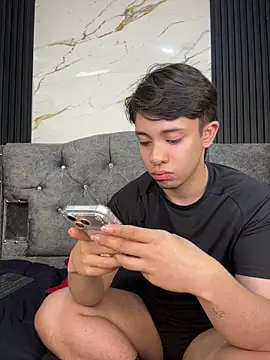 Živý XXX chat Noah-ledom