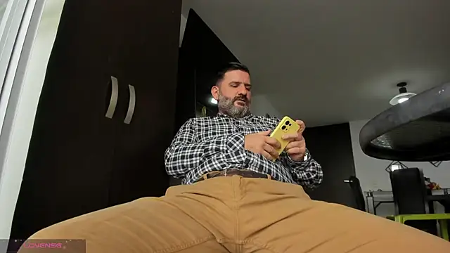 Maxi_thebig_daddy: διαδικτυακό σόου στην κάμερα