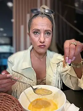 adya-aly 即時 XXX 聊天