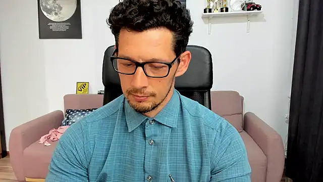 Show modela BrutusK08 na web-kameri