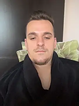 Huge_cock22cm webkamerás műsora