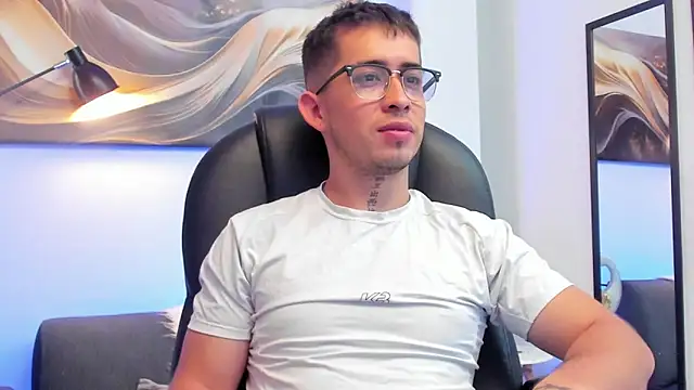 Show modela Tommas_Jhonson na web-kameri