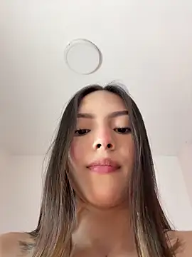 Adalyn_CuteのライブXXXチャット