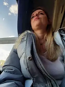 Chat XXX en directo de HarrietDart