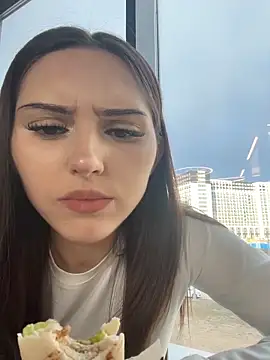 دردشة AnitaFly الجنسية المباشرة