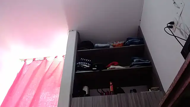 Онлайн чат XXX nicolle_milf1978