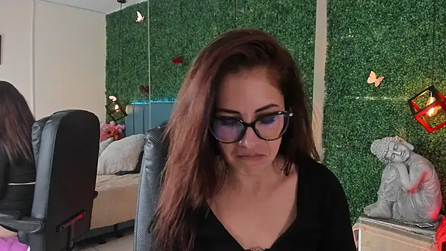 Linagh_ লাইভ XXX চ্যাট