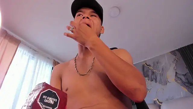 DylanRoyce_ élő XXX-chatje