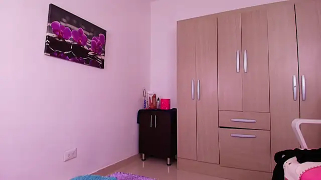 im_natalia Adlı Modelin Canlı XXX Sohbeti