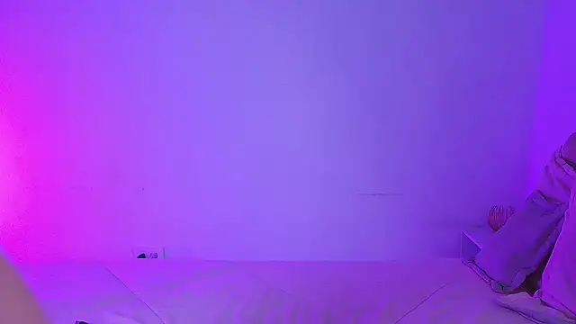 MiaColucci18's Live XXX Chat