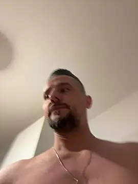 InsaneMatttのウェブカメラショー