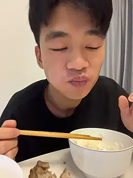 NV-1: διαδικτυακό σόου στην κάμερα