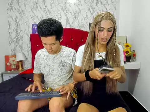 Вебкам-шоу Alejandra_and_James_