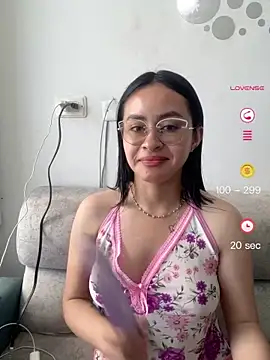 Anni_Rose Adlı Modelin Canlı XXX Sohbeti